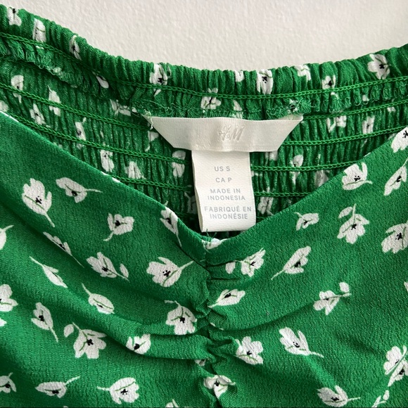 {H&M} 🔷 Green floral top - Picture 3 of 4